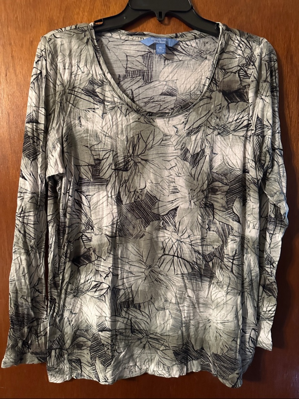 Vera Wang  Green/Black Floral Scoop Neck Long-Sleeve Top